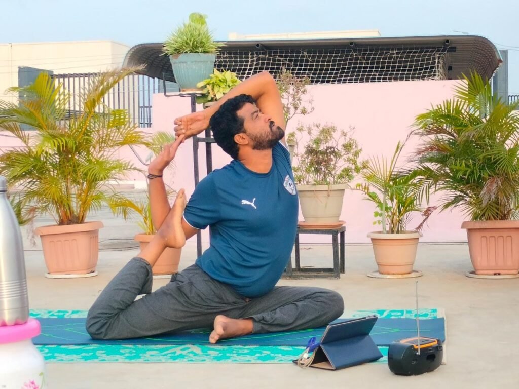 A/N Vinod Master explaining yoga concepts